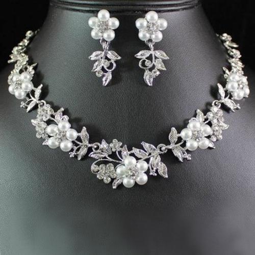 Floral Faux Pearl Necklace - Blinged by Belle